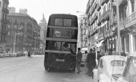 Autobús de la línea L en la Ronda Universidad. Foto autor desconocido