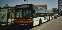 Bus articulado en la línea 64, julio 2003. Foto de David Llorca