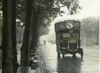 Autobús de la línea D en el Pº de Gracia, años 30. Archivo Municipal de Barcelona