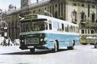 Autobús de la línea LB en la Pl. Palacio