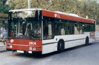 Autobús de la línea 64 en el terminal de Pedralbes. Foto de Albert Obiols