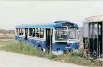 Autobus de la línea SEAT, con los colores nuevos, en un desguace de Martorell, 15/5/1988. Foto de J.A.Solsona. Colección: Miguel Segura
