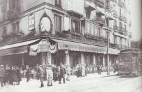 Un tranvía de la línea 21 delante del popular café Maison Dorée en la Pl. Cataluña, año 1910