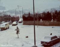 Final de la línea BS-TP en la Av. Terrassa del Bº Pomar, durante la nevada de feb.1983. Col. A.V. Pomar / Badalona Recuerdos