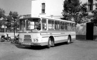 Autobús de la empresa Ruperto Rafael de la línea Sant Pere de Ribes - Sitges. Foto John Law, estación RENFE de Sitges, año 1974