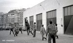 Junto al Parque de Bomberos, en la Av. Masnou existían autobuses de Flobus aparacados, año 1975