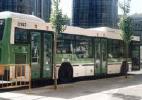 Autobús de la línea L12 en la Av. Diagonal de Barcelona. Foto de Albert Obiols