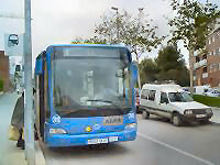 Autobús de la línea L2 en la calle Primer de Maig, abril 2003