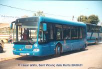 Autobús de la línea L1 en la piscina municipal, agosto 2001. Foto de César Ariño